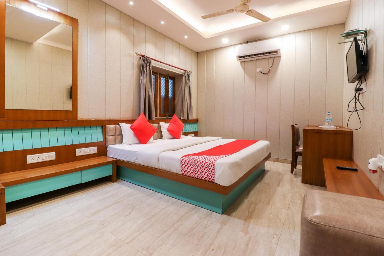 Oyo 26781 Hotel Raghupati Ayodhya Exterior foto