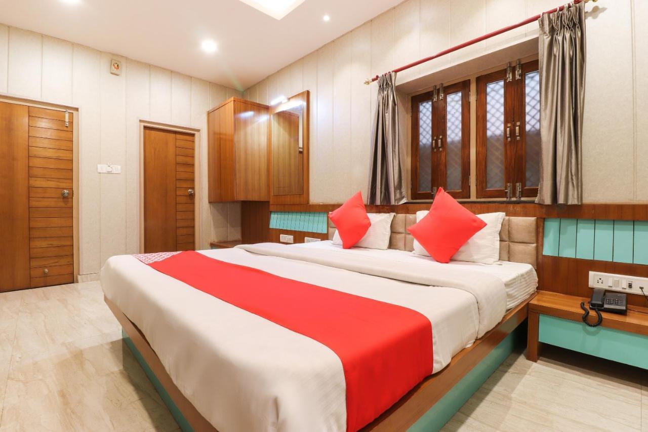 Oyo 26781 Hotel Raghupati Ayodhya Exterior foto